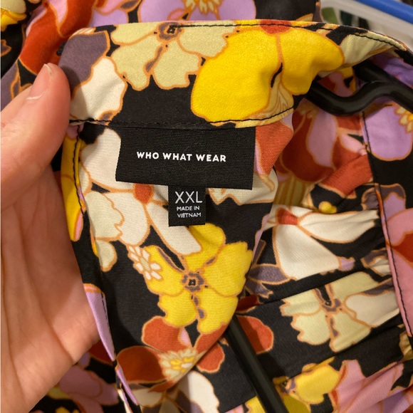 Who What Wear Silky Floral Blouse - Picture 2 of 4